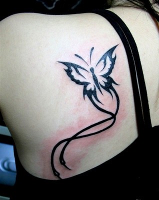点击大图看下一张：漂亮的蝴蝶女生肩部纹身图6