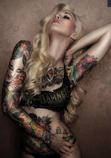 点击大图看下一张：性感美女玩转纹身界图12