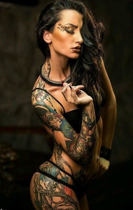 点击大图看下一张:比基尼美女的花臂纹身图8