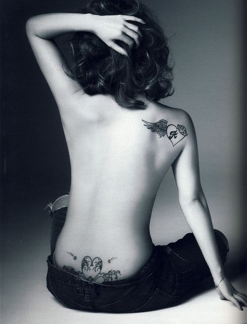 点击大图看下一张：好看经典的女性背部纹身图4