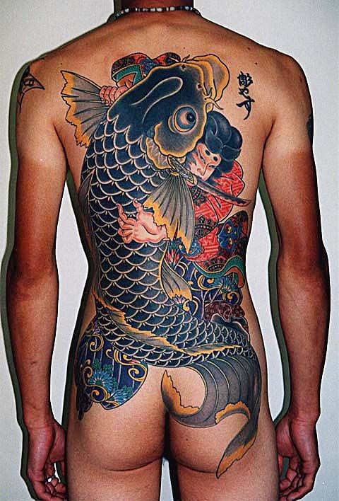 点击大图看下一张：鲤鱼背部半身纹身图案