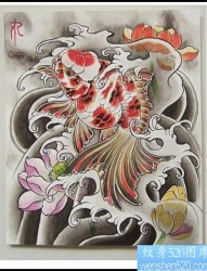 后背传统鲤鱼枫叶纹身图案