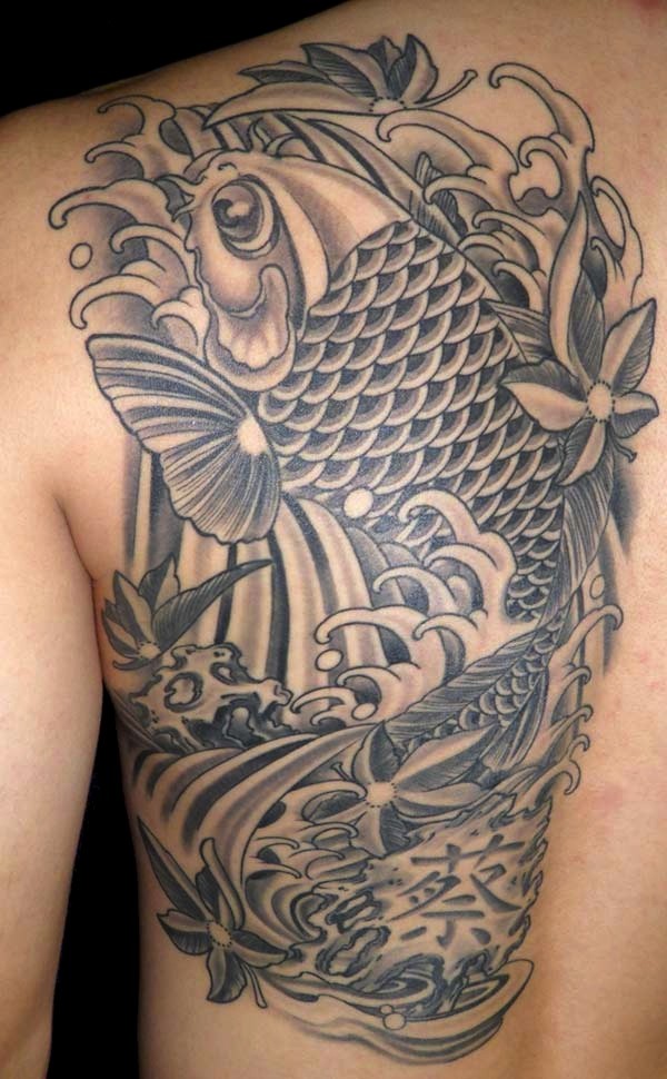 点击大图看下一张：肩部经典的中国鲤鱼纹身图2