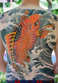 点击大图看下一张：漂亮的鲤鱼满背纹身图4