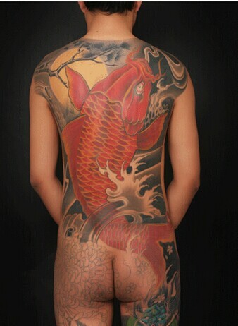 点击大图看下一张:漂亮的鲤鱼满背纹身图7
