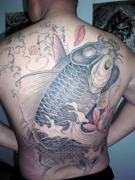 点击大图看下一张：亚洲经典传统的鲤鱼纹身图4