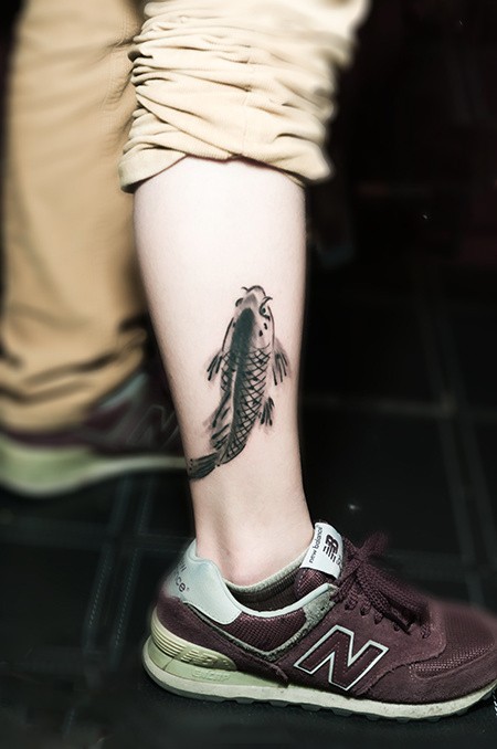 点击大图看下一张：漂亮的水墨鲤鱼纹身