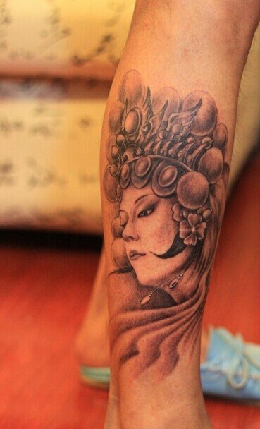 点击大图看下一张：经典漂亮的腿部花旦纹身图4