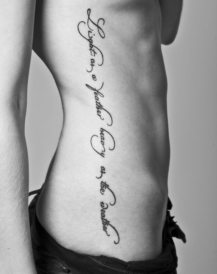 点击大图看下一张：女性腰部一长条英文纹身