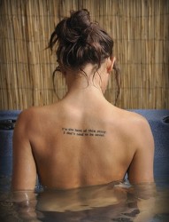 女性背部好看的英文纹身