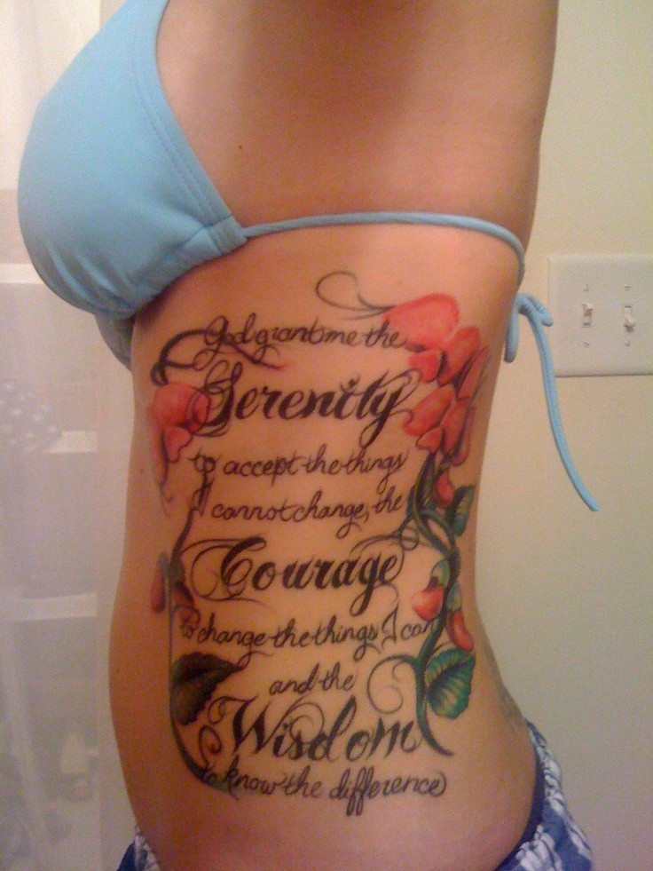 点击大图看下一张：美女腰部彩色花朵和英文字母组合的纹身图4