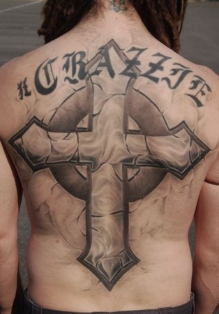 点击大图看下一张：背部经典的十字架英文纹身