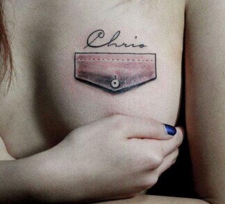 点击大图看下一张：美女胸部简约的英文刺青图2