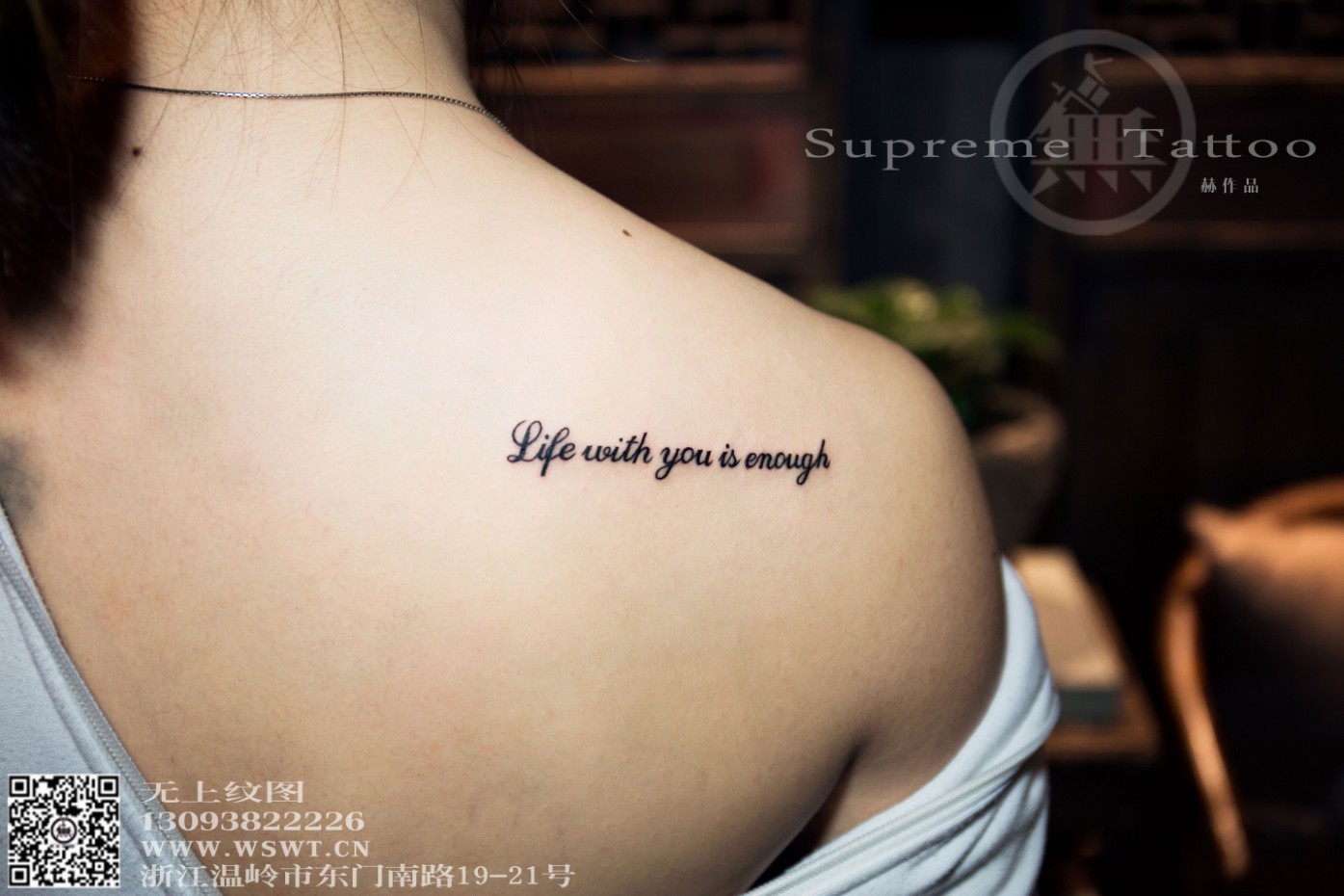 点击大图看下一张：女生背部英文字母小清新纹身图2