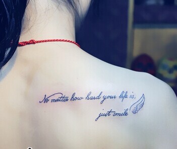 点击大图看下一张：小巧时尚的肩部英文纹身图7