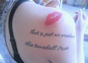 点击大图看下一张:小巧时尚的肩部英文纹身图9