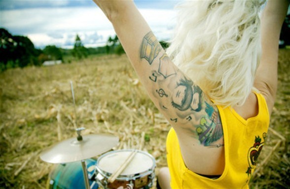 点击大图看下一张：欧美女性手臂彩色肖像创意刺青