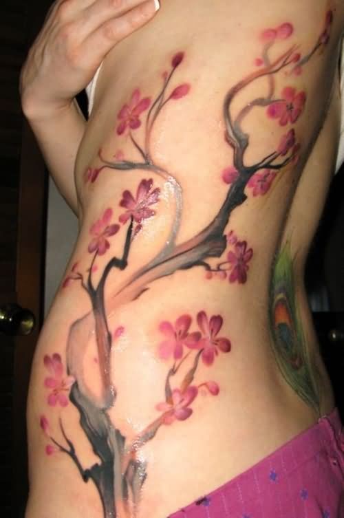 点击大图看下一张：腰部漂亮的梅花纹身