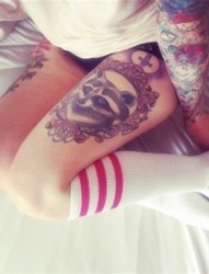 女性腿部彩色图腾欧美猫刺青