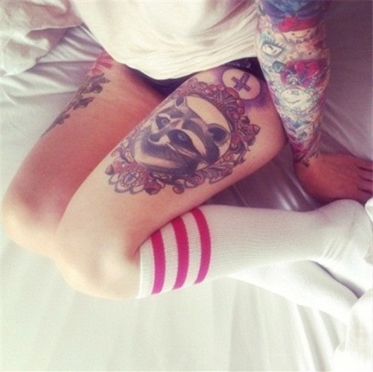 点击大图看下一张：女性腿部彩色图腾欧美猫刺青