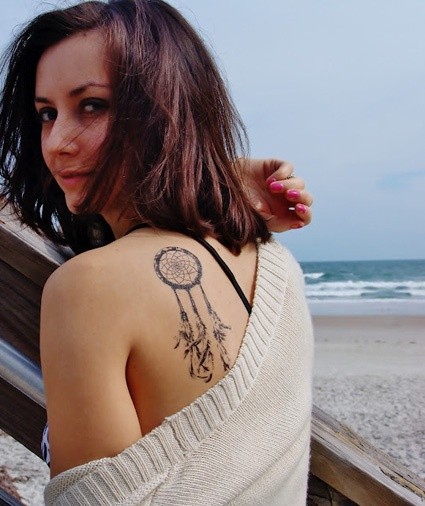 点击大图看下一张：女性肩部唯美刺青