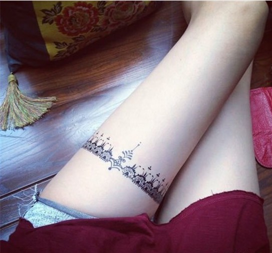 点击大图看下一张：女性腿部漂亮黑白图腾蕾丝刺青