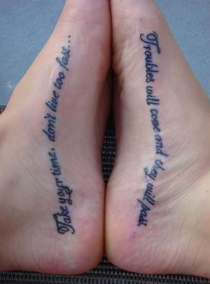 点击大图看下一张：女人脚部个性的字母纹身