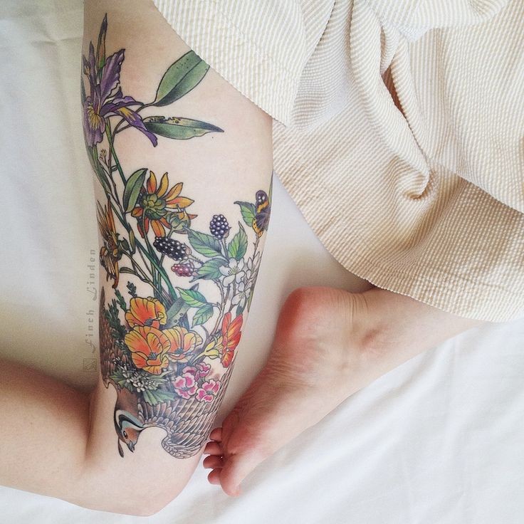 点击大图看下一张：女性腿部性感的花朵纹身