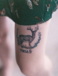 女性腿部小鹿刺青
