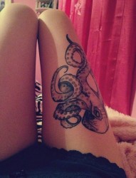 女性腿部个性的章鱼纹身