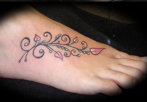 点击大图看下一张：女性脚部好看的花藤纹身