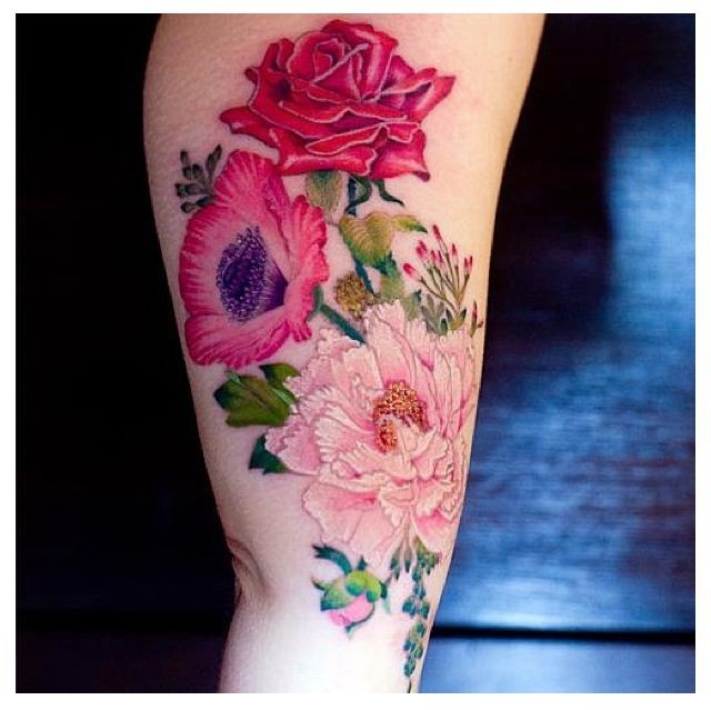 点击大图看下一张：个性漂亮的花朵纹身