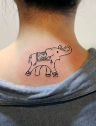 颈部滑稽的大象刺青