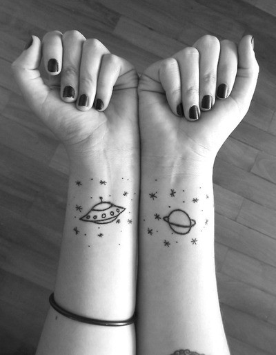 点击大图看下一张：女性手臂UFO星球刺青
