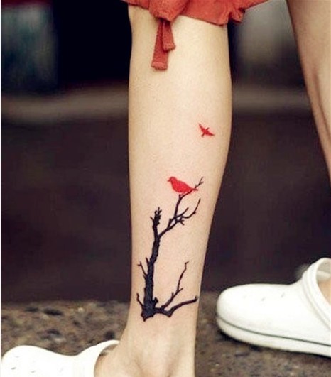 点击大图看下一张：女性脚臂彩色树+小鸟漂亮意境刺青