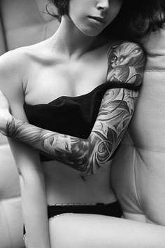 点击大图看下一张：性感忧郁美女手臂神秘肖像纹身图片