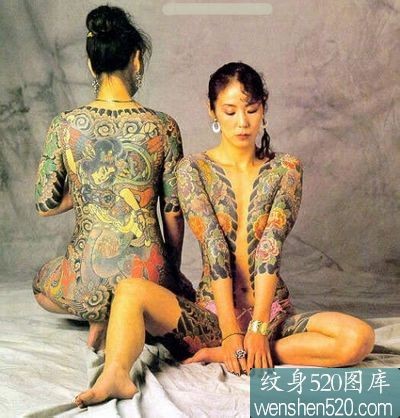点击大图看下一张：漂亮的日本女性全胛纹身展示