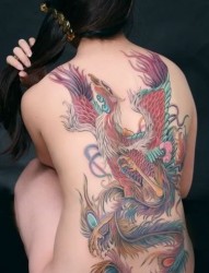 国外女子胸部的日本艺妓纹身图