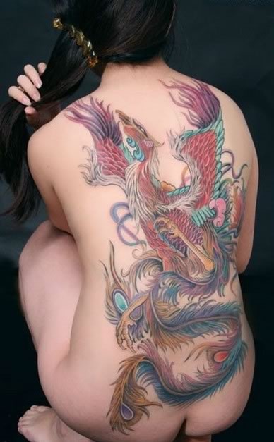 点击大图看下一张：四张女性背部的凤凰beibufenghuang纹身图