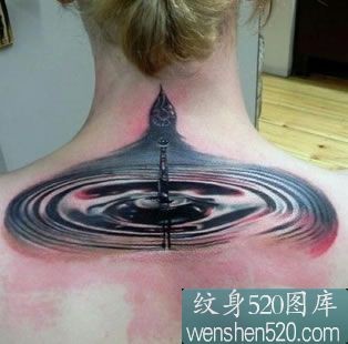 点击大图看下一张：个性女性后颈部水滴特效纹身