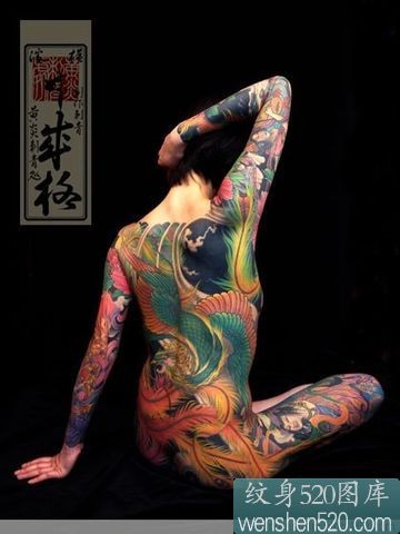 点击大图看下一张：日本女性的满后背全胛凤凰纹身