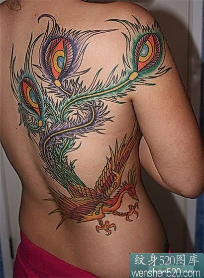 点击大图看下一张：女性后背大型彩色凤凰刺青图案