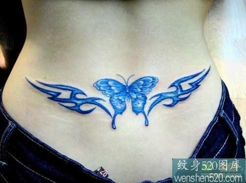 点击大图看下一张：漂亮的后腰蓝色蝴蝶纹身图片