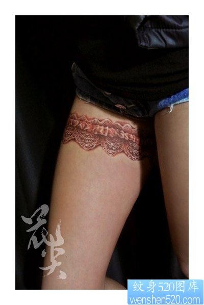 点击大图看下一张：性感唯美的美女腿部蕾丝纹身图片