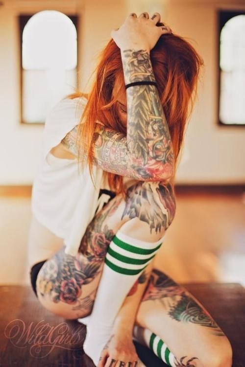 点击大图看下一张：tatto girl的性感纹身