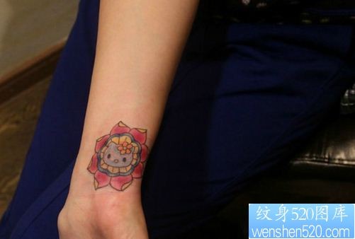 点击大图看下一张：刺青520图库推荐一幅手腕Kitty猫刺青图片