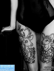 一幅女人腿部羚羊纹身作品