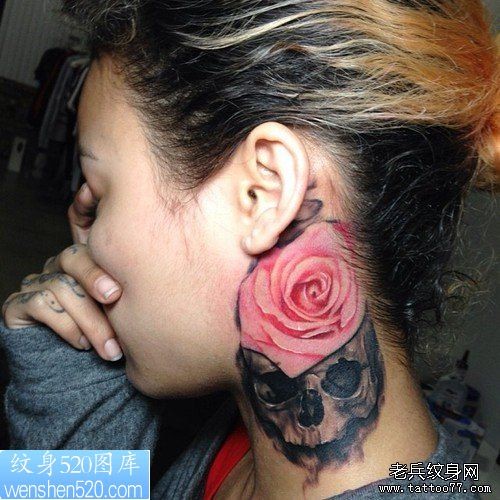 点击大图看下一张：女人颈部彩色玫瑰花纹身作品