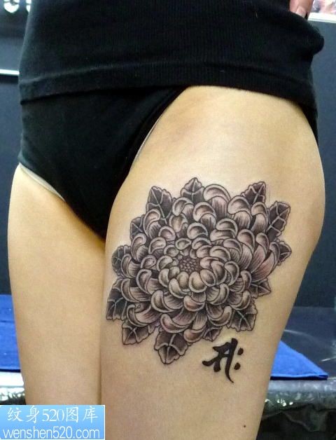 点击大图看下一张：大腿上菊花纹身图案图案
