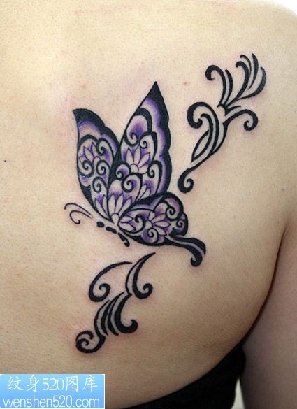 点击大图看下一张：女孩身上的蝴蝶图腾纹身图案